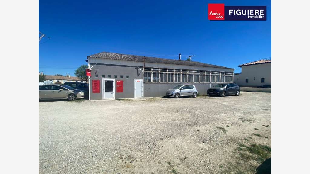 Local d'activités 380m² à vendre à Grans D19 