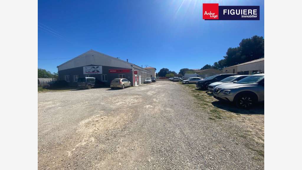 Local d'activités 380m² à vendre à Grans D19 