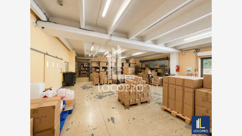 Vente local d'activité de 941m² à Grasse St Marc