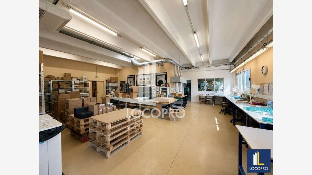 Vente local d'activité de 941m² à Grasse St Marc