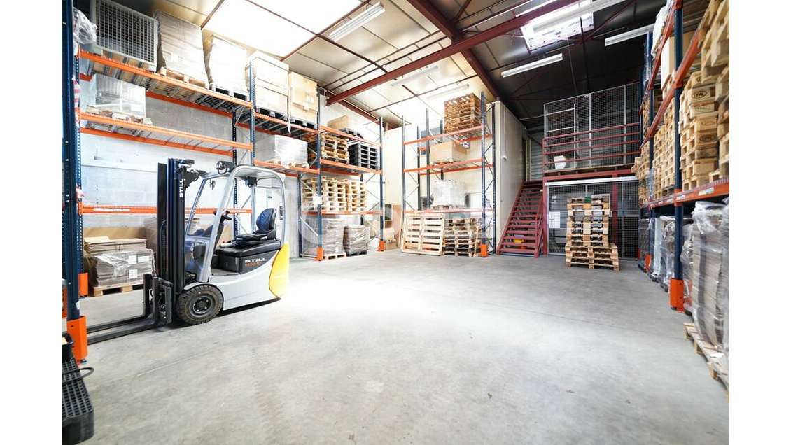 GRÉZIEU-LA-VARENNE - LOCAL D'ACTIVITE à vendre