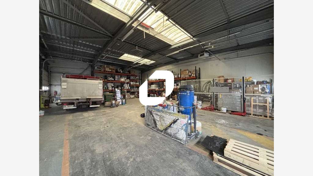 Vente Local d'activité 741m² Guibeville