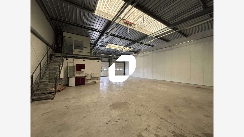 Vente Local d'activité 741m² Guibeville