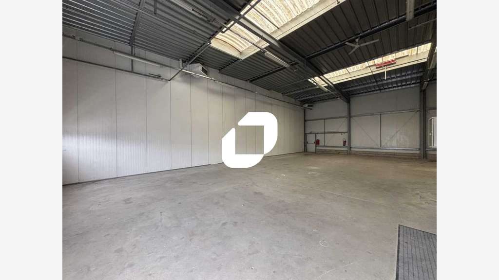 Vente Local d'activité 741m² Guibeville