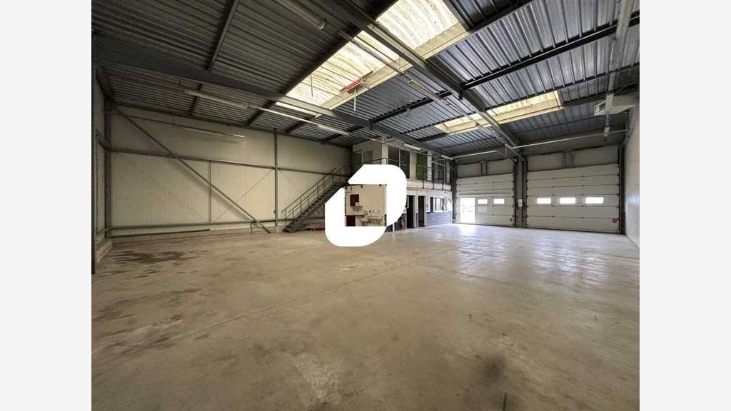 Vente Local d'activité 741m² Guibeville