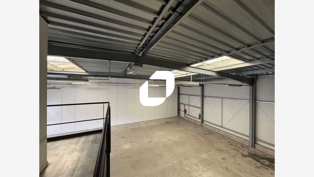 Vente Local d'activité 741m² Guibeville