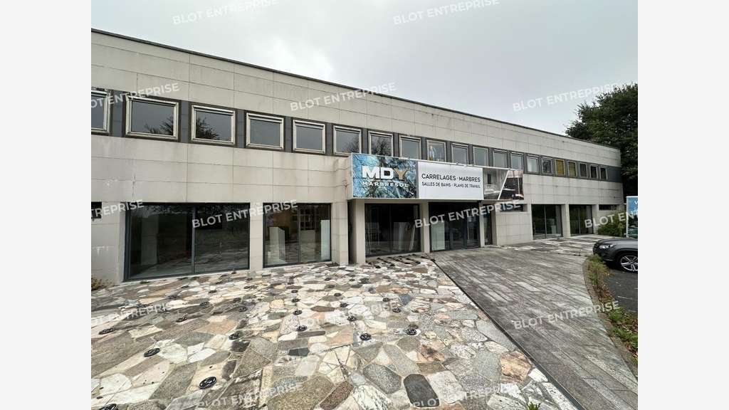 À VENDRE - LOCAL D'ACTIVITÉS - GUIDEL - 2 500 m²