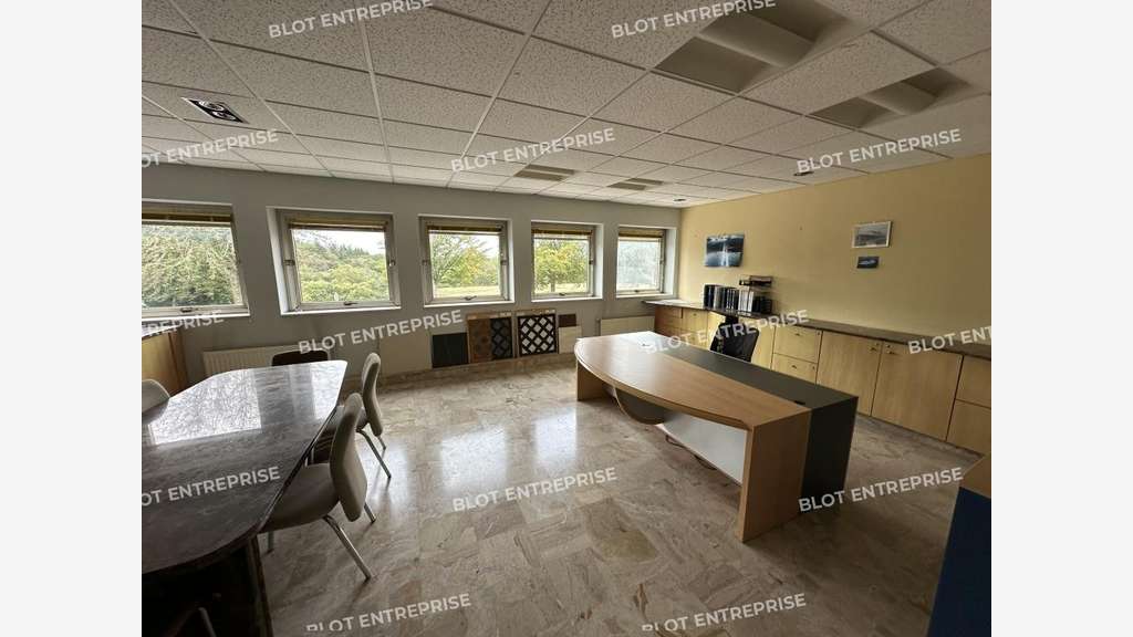 À VENDRE - LOCAL D'ACTIVITÉS - GUIDEL - 2 500 m²