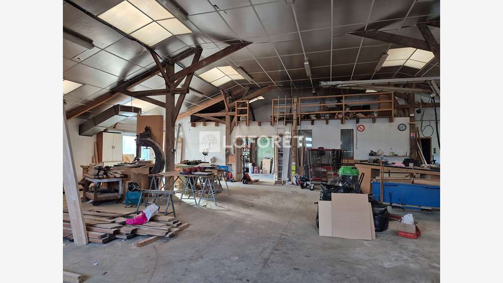 Vente local d'activité bureau de 500m² à Guillac 