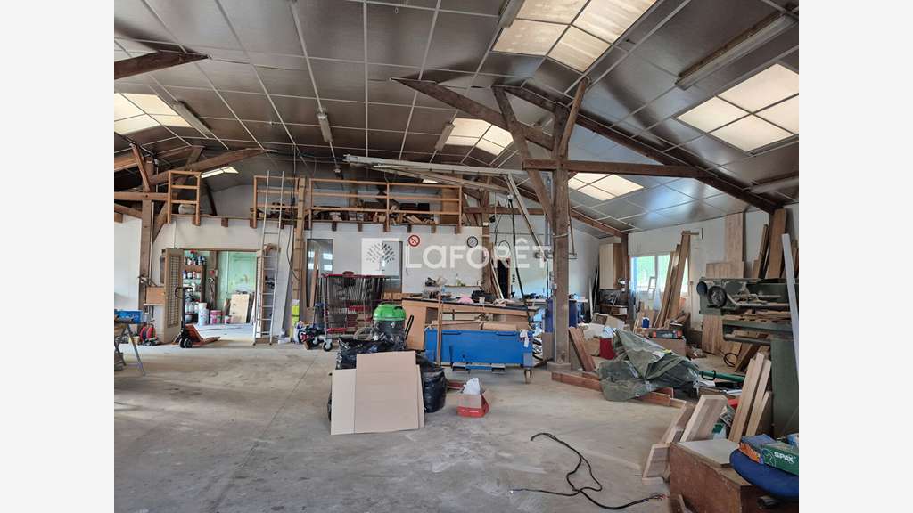 Vente local d'activité bureau de 500m² à Guillac 