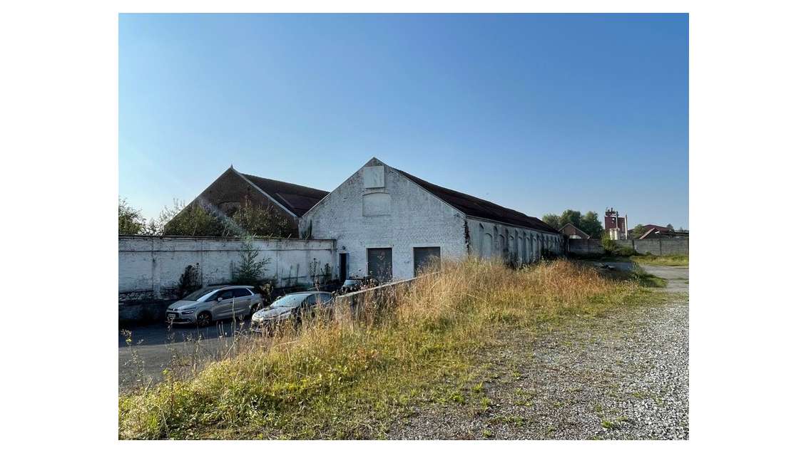 Vente entrepôt de 1600m² en zone UI à Guise