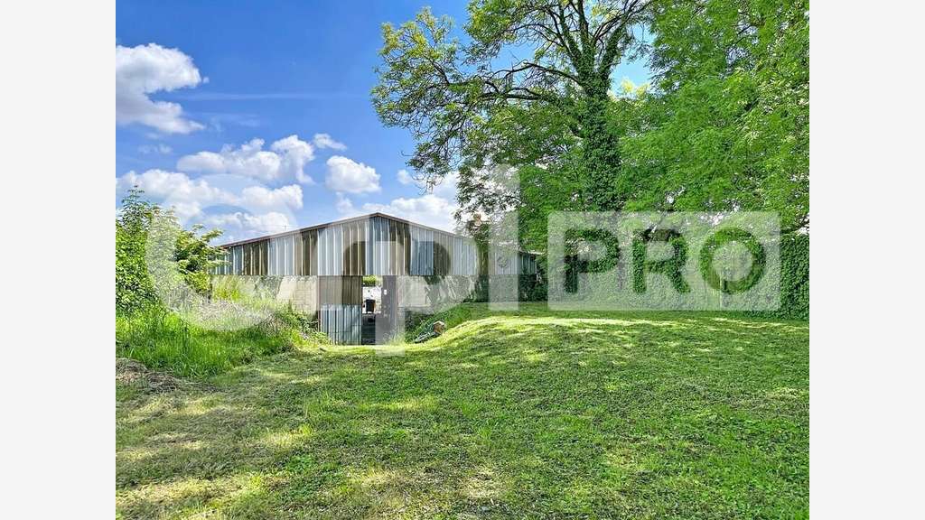 Entrepôt + maison à vendre proche Bresles