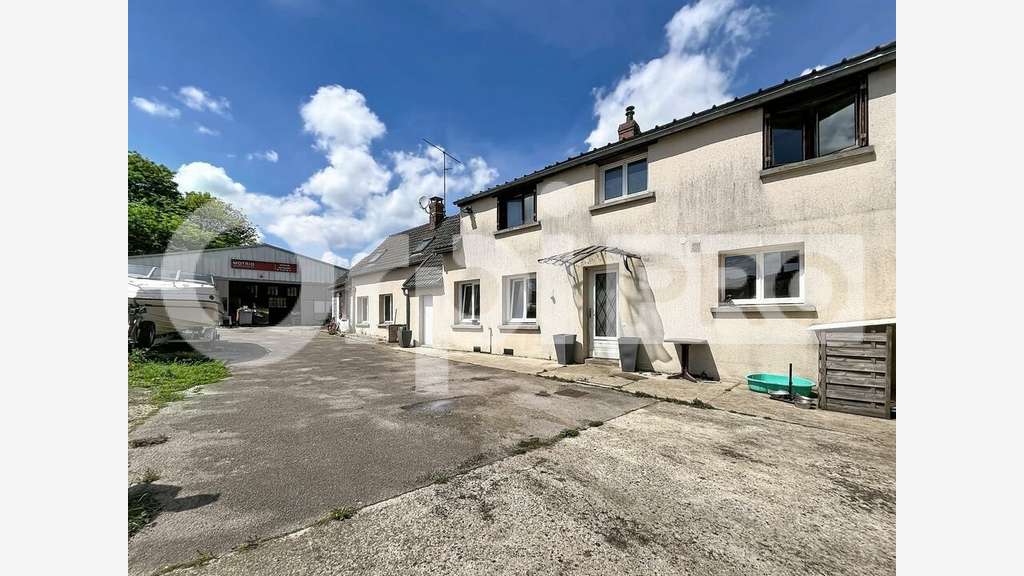 Entrepôt + maison à vendre proche Bresles