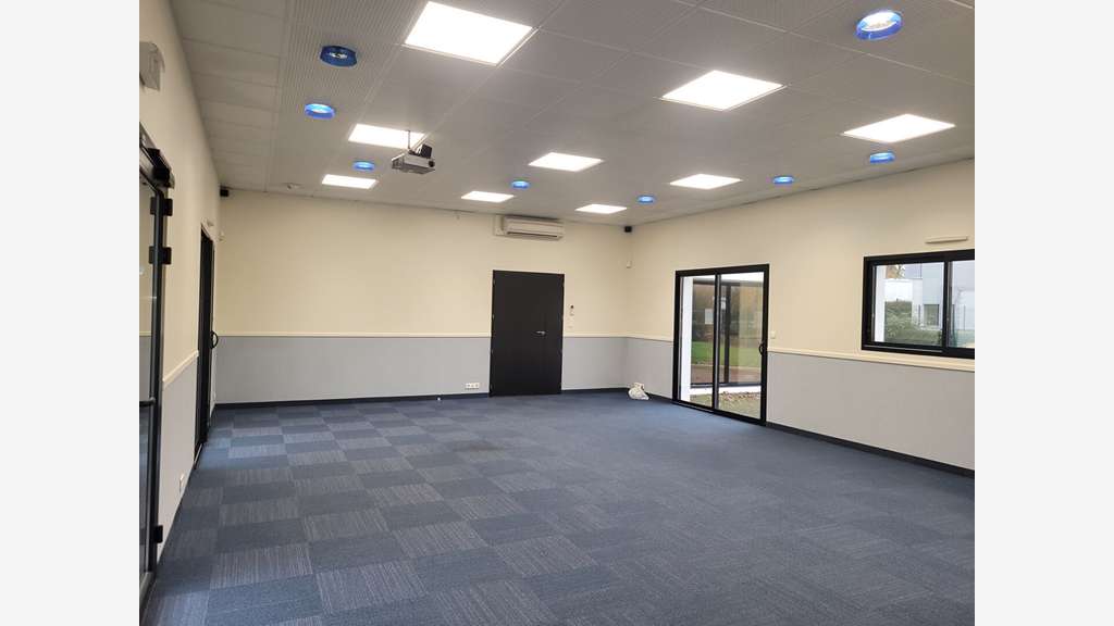 A vendre local d'activité 367m² à Haute Goulaine
