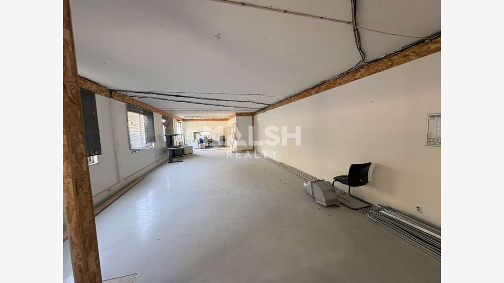 AV bâtiment d'activités indépendant 1326m² Irigny