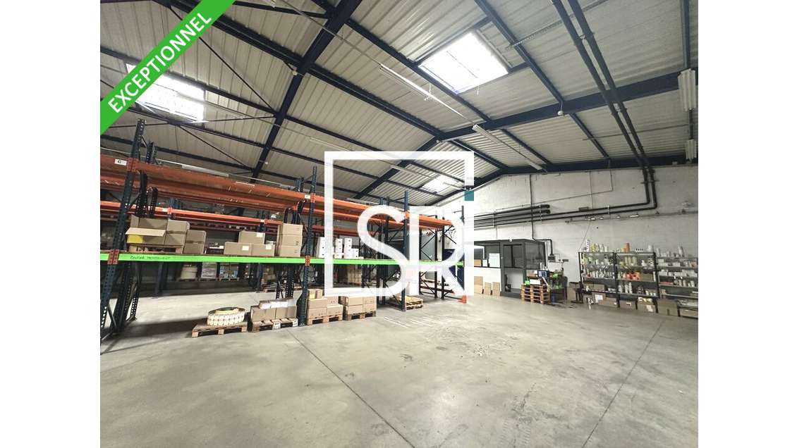 Entrepôt + bureaux + terrain à vendre Issoire A75