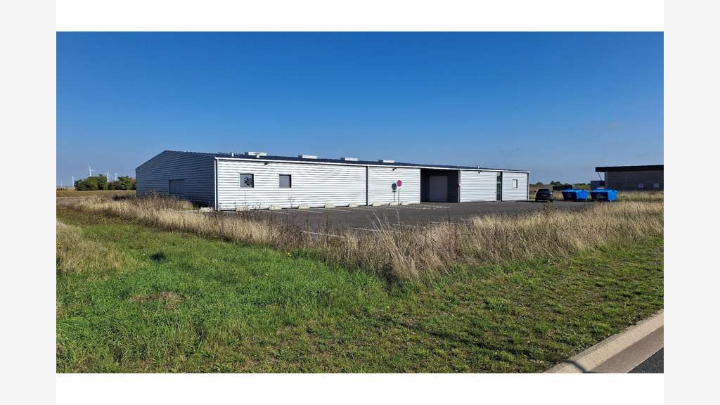 À vendre – Local d'activités de 1 000 m² à Issou