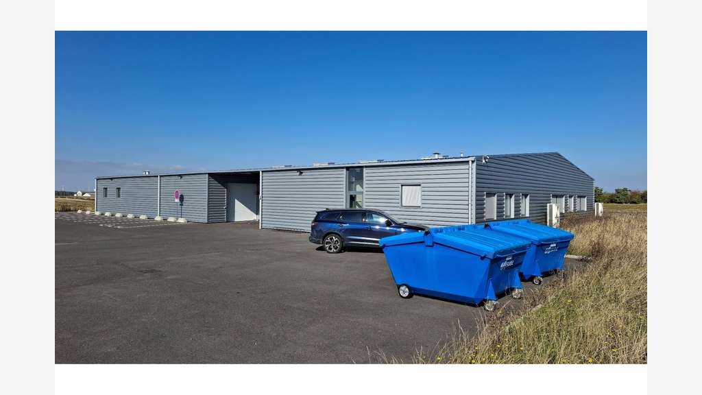 À vendre – Local d'activités de 1 000 m² à Issou