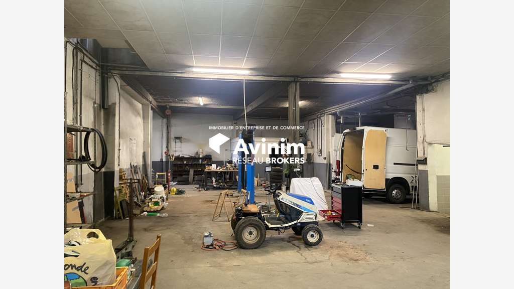 Bâtiment en très bon état à vendre à Joze