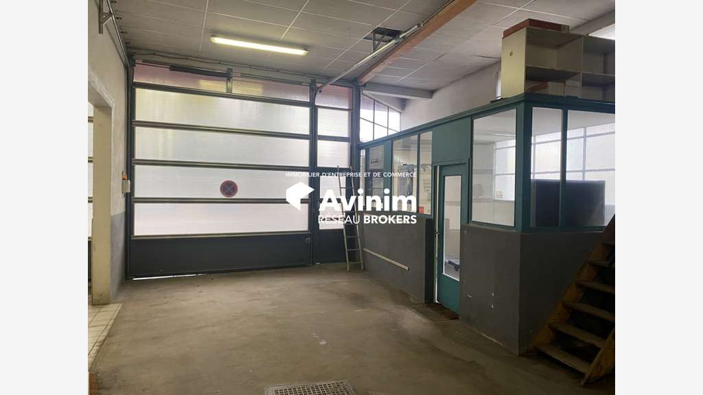 Bâtiment en très bon état à vendre à Joze