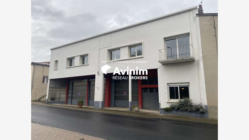Bâtiment en très bon état à vendre à Joze