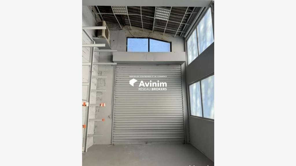 Bâtiment indépendant 870m² à vendre à Juilly