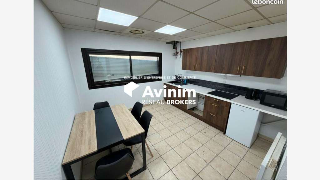 Bâtiment indépendant 870m² à vendre à Juilly