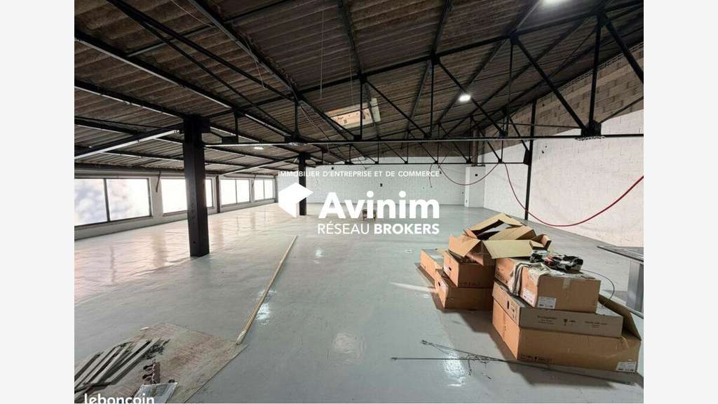 Bâtiment indépendant 870m² à vendre à Juilly