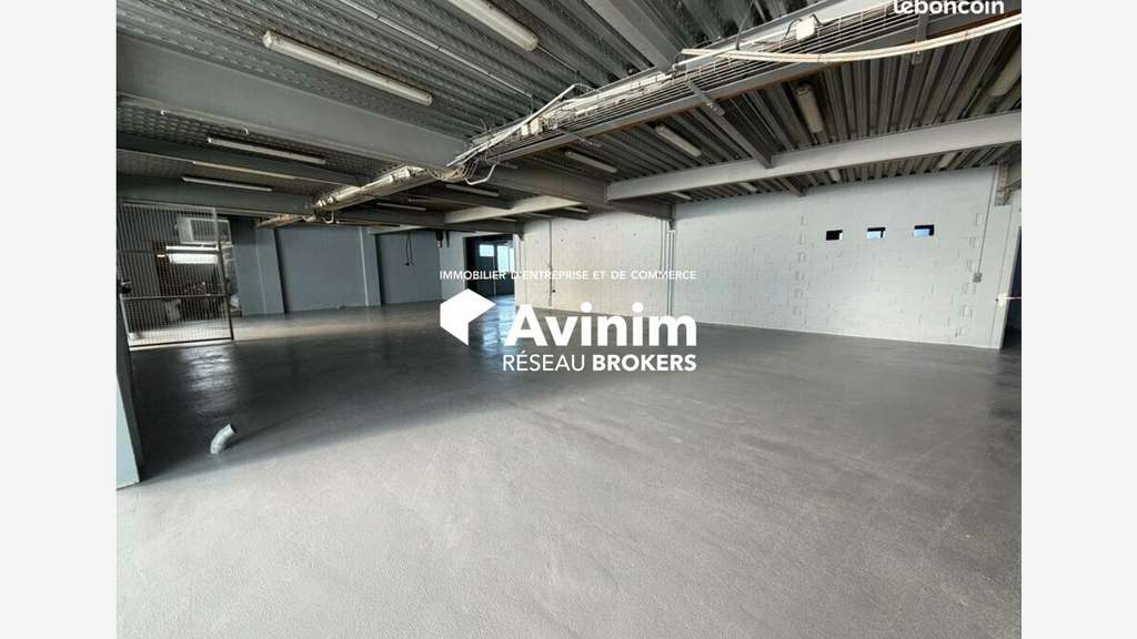 Bâtiment indépendant 870m² à vendre à Juilly