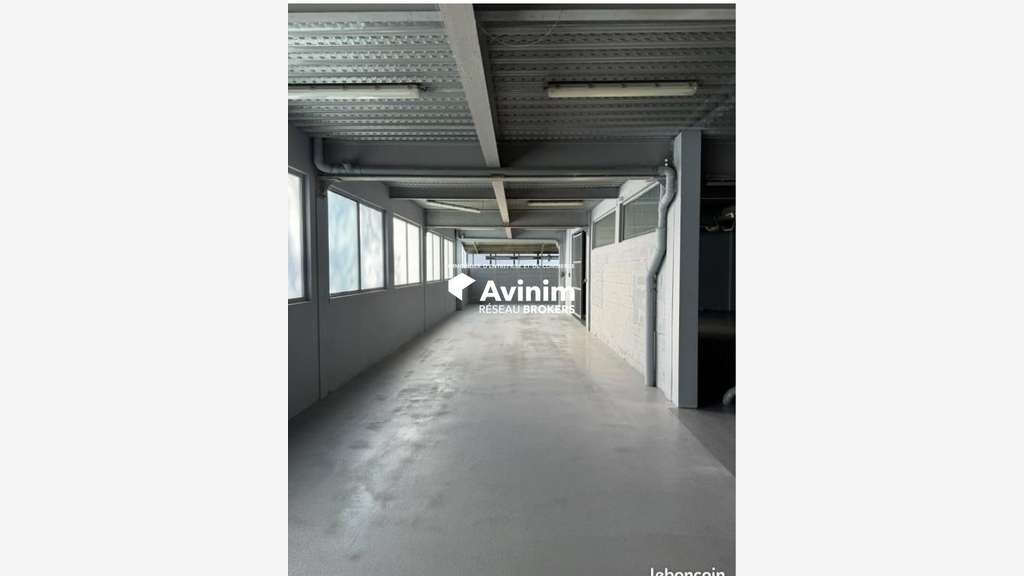 Bâtiment indépendant 870m² à vendre à Juilly