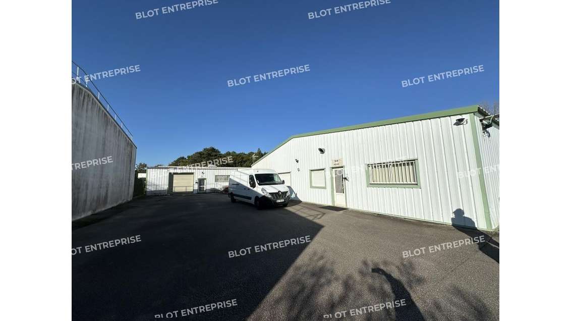 A louer / vendre local activités 1990m² Kervignac