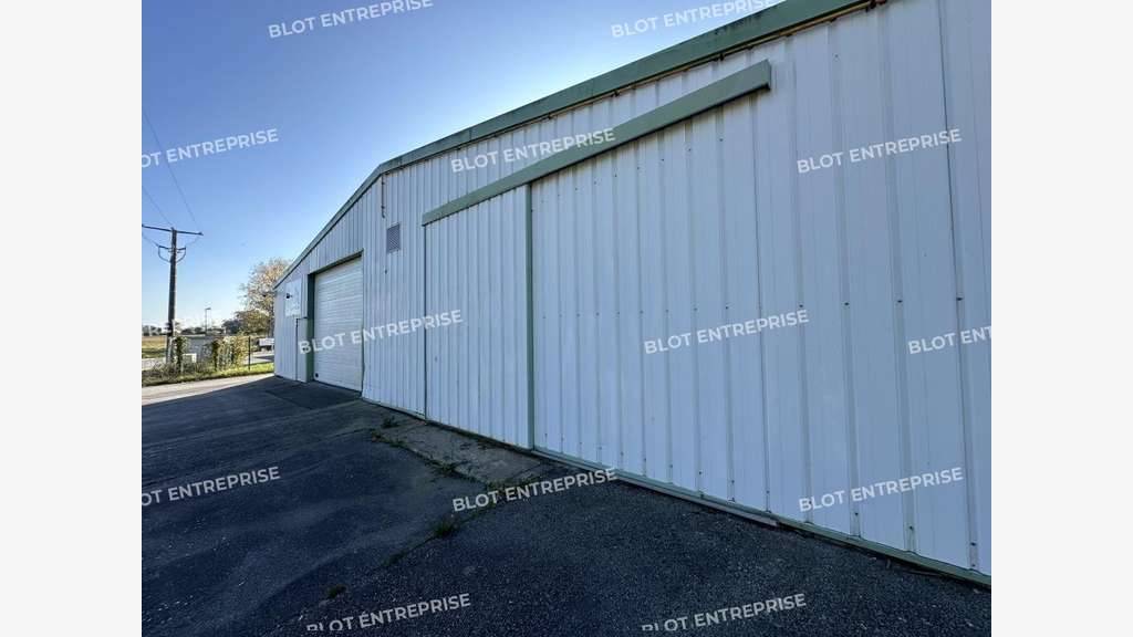 A louer / vendre local activités 1990m² Kervignac
