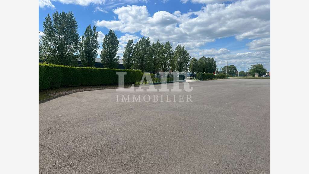 AV ensemble immobilier 4 cellules 1000m² L' Aigle