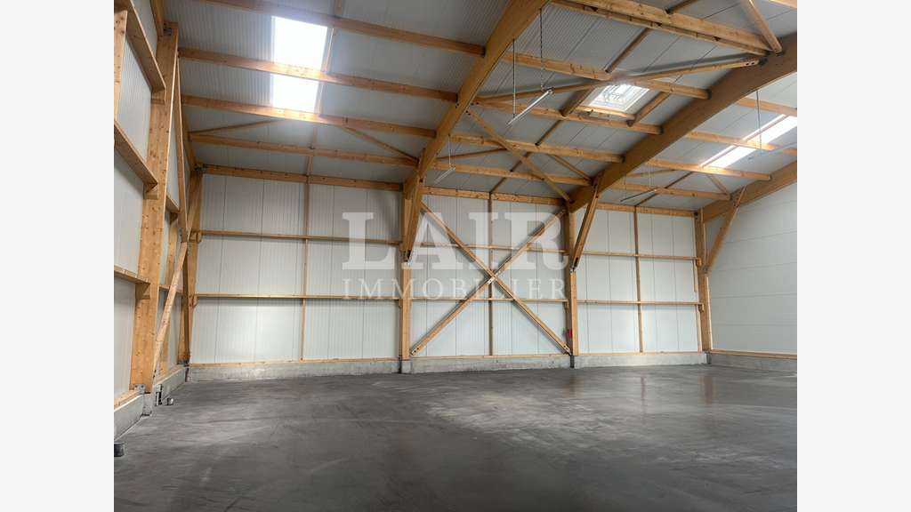AV ensemble immobilier 4 cellules 1000m² L' Aigle