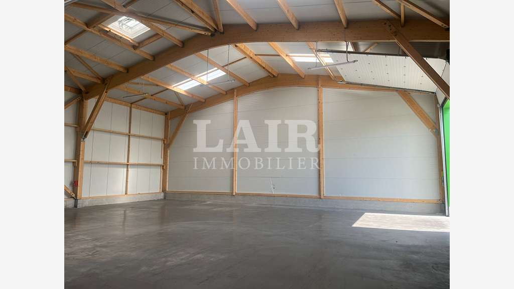 AV ensemble immobilier 4 cellules 1000m² L' Aigle