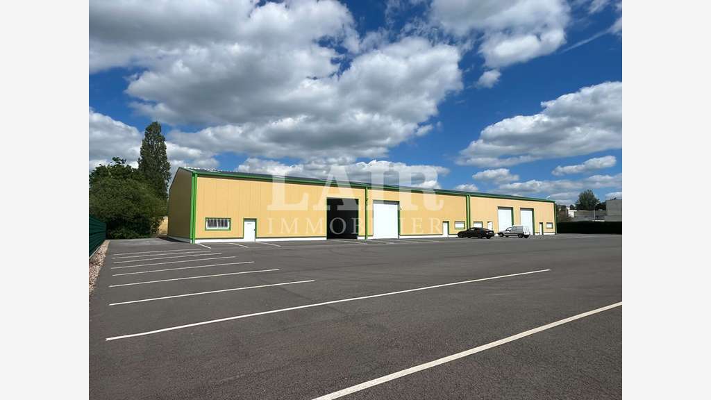 AV ensemble immobilier 4 cellules 1000m² L' Aigle