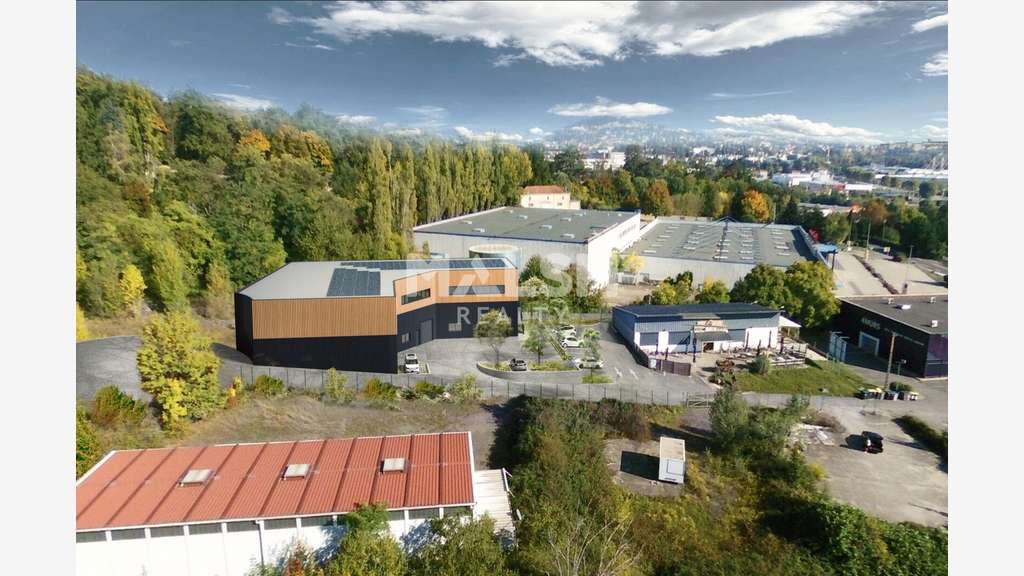 Locaux d'activités à vendre 1039m² à L'Étrat