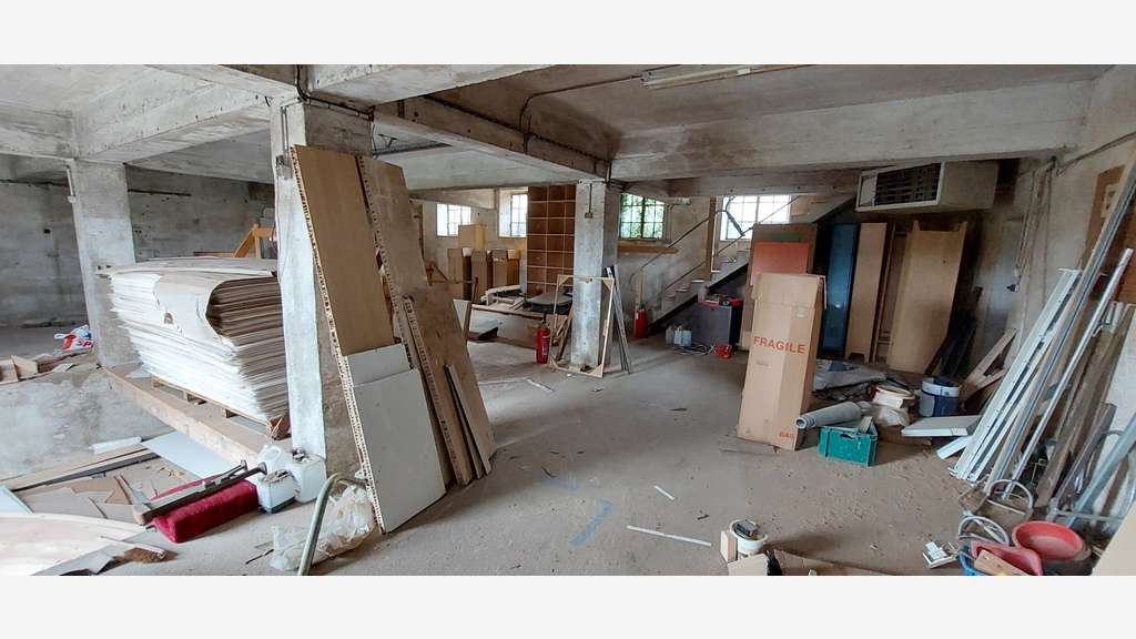Local entrepôt à vendre à l'Hermenault (85) en Ve