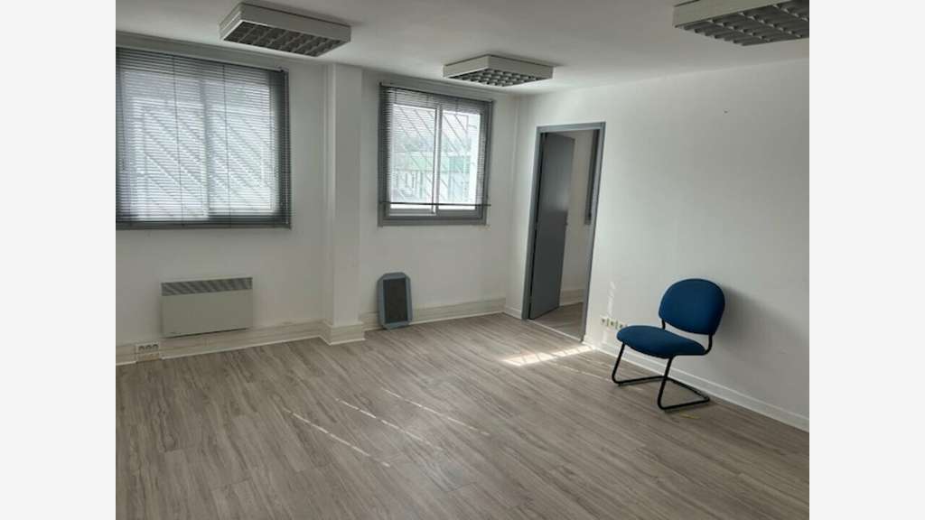 Vente local activités-bureaux 700m² Châteaurenard
