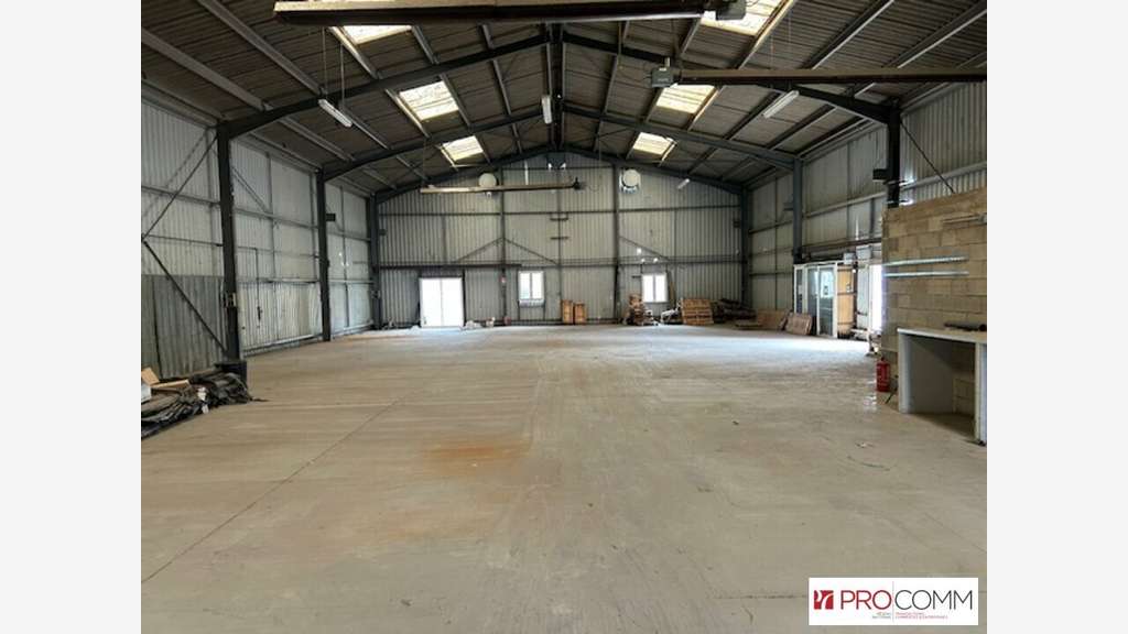 Vente local activités-bureaux 700m² Châteaurenard