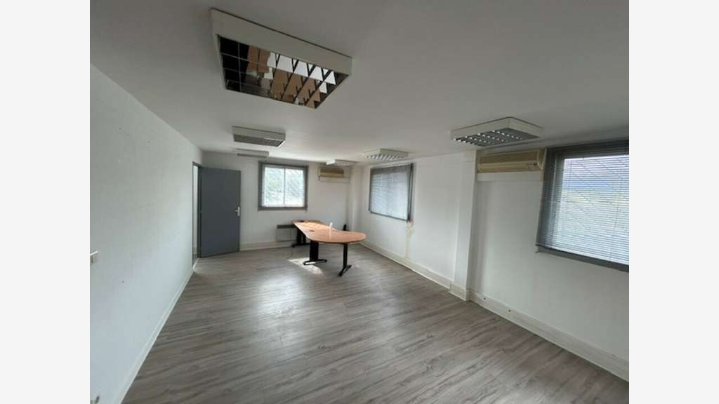 Vente local activités-bureaux 700m² Châteaurenard