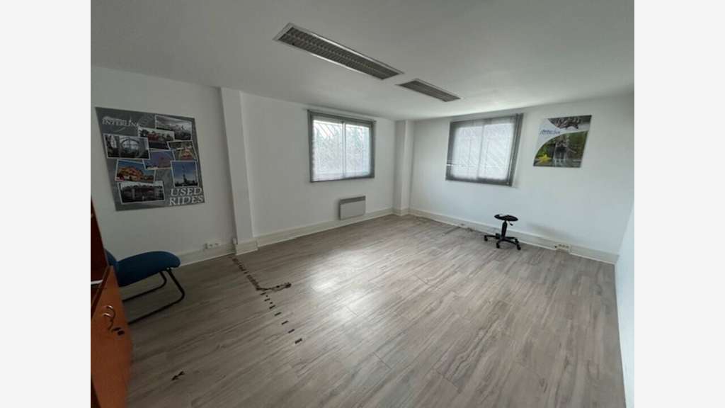 Vente local activités-bureaux 700m² Châteaurenard