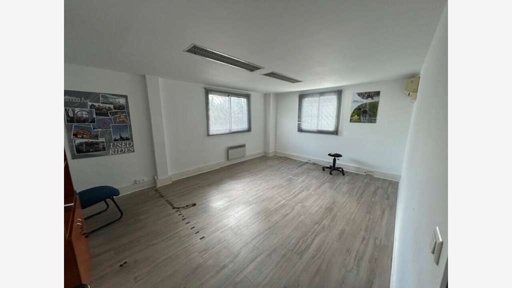Vente local activités-bureaux 700m² Châteaurenard