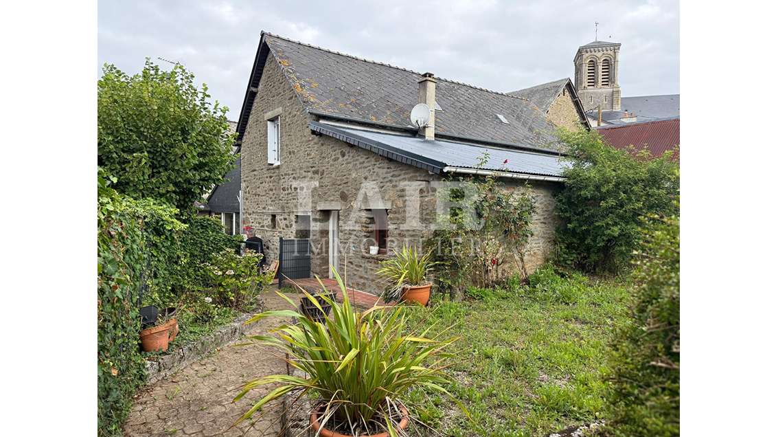 A vendre local 320m² à La Chapelle-au-Riboul