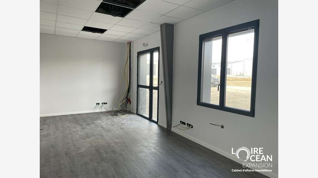 Vente local neuf 250m² La Chapelle Basse Mer