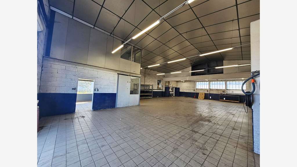A vendre local d'activité 454m² La Chapelle Heulin