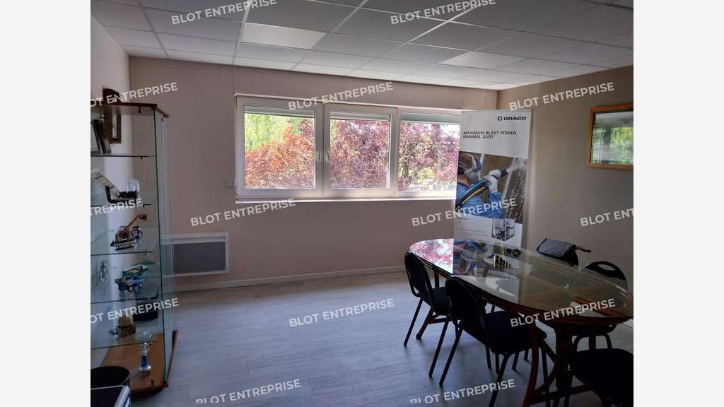 À VENDRE - LOCAUX D'ACTIVITÉS - 511 M² - LA CH