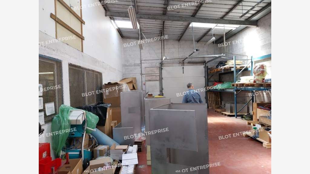 À VENDRE - LOCAUX D'ACTIVITÉS - 511 M² - LA CH