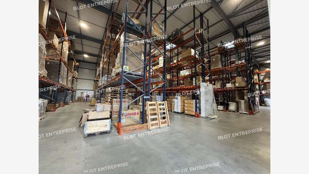 Locaux d'activités récents 1553m² à La Chevrolière