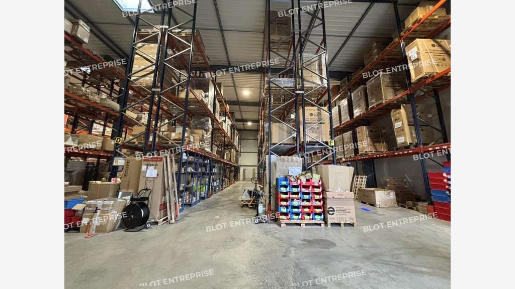 Locaux d'activités récents 1553m² à La Chevrolière